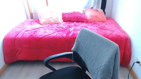 Snapshot of rosse77_ chatting on 12.04.25 rosse online show from 12.04.25