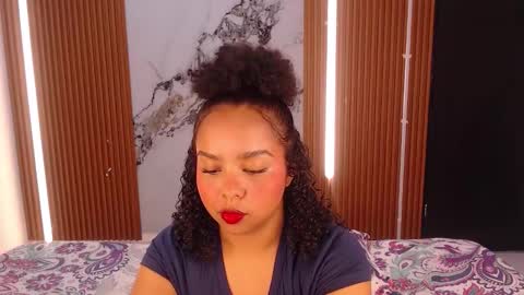 Rossi Hill online show from 12.19.25