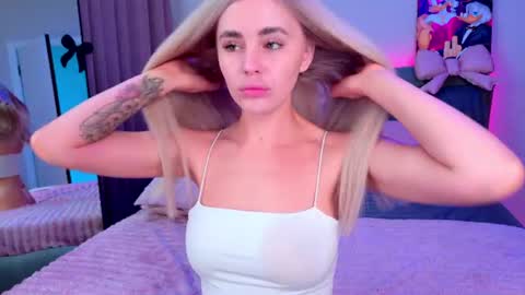 Snapshot of rossy_x_ chatting on 06.19.26 Rossy 630 pm - 230 am online show from 06.19.26