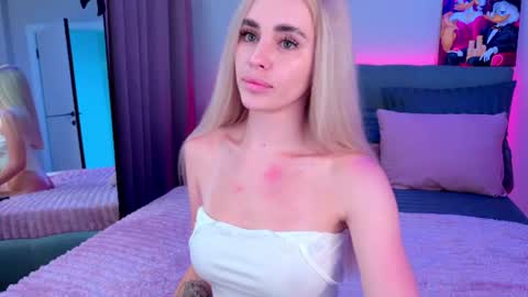 Snapshot of rossy_x_ chatting on 07.25.26 Rossy 630 pm - 230 am online show from 07.25.26
