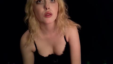 Snapshot of rosy_petal chatting on 10.07.25 rosy_petal online show from 10.07.25