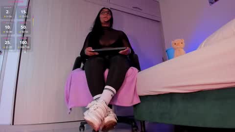 rosyejones online show from 10.26.25