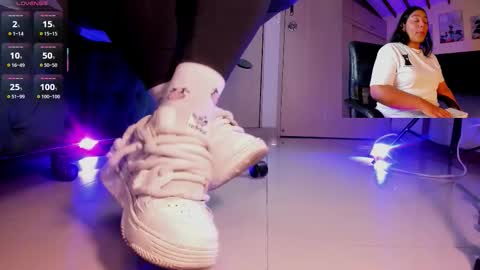 rosyejones online show from 11.27.25