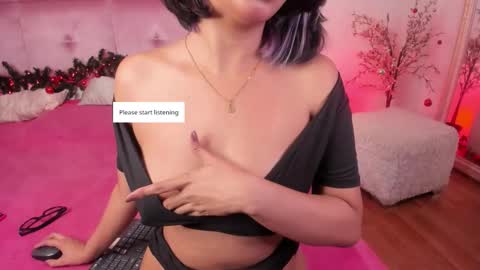 Snapshot of rousewhitte chatting on 12.02.25 rousewhitte online show from 12.02.25