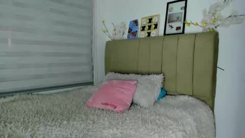 Snapshot of roxan_ne chatting on 01.22.25 Roxx online show from 01.22.25