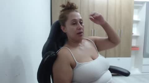 Snapshot of roxanalove7 chatting on 06.20.26 Roxana online show from 06.20.26