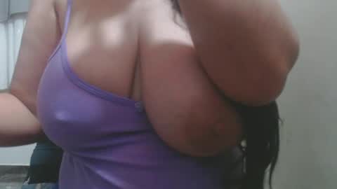 Snapshot of roxanbahottt chatting on 06.18.26 roxxy online show from 06.18.26