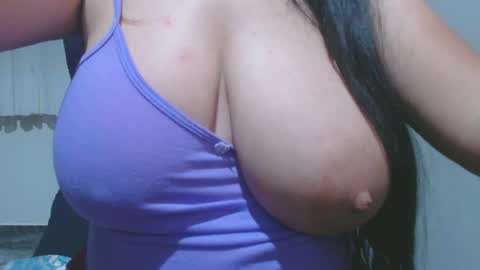Snapshot of roxanbahottt chatting on 07.01.26 roxxy online show from 07.01.26