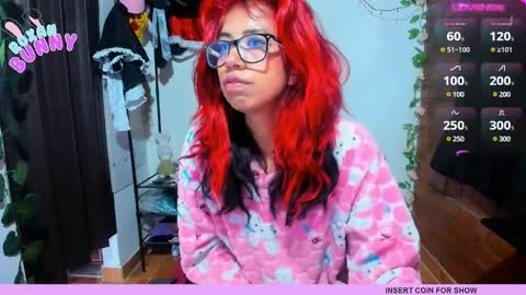 Snapshot of roxanbunny chatting on 12.17.24 roxxy online show from 12.17.24