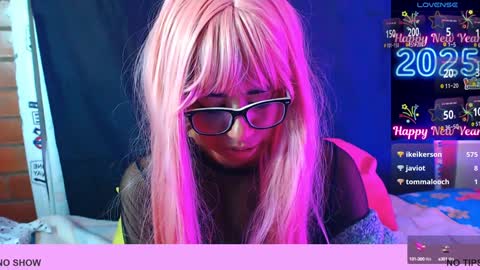 Snapshot of roxanbunny chatting on 01.04.25 roxxy online show from 01.04.25