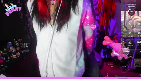 Snapshot of roxanbunny chatting on 02.18.25 roxxy online show from 02.18.25