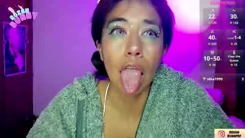 Snapshot of roxanbunny chatting on 11.19.25 roxxy online show from 11.19.25