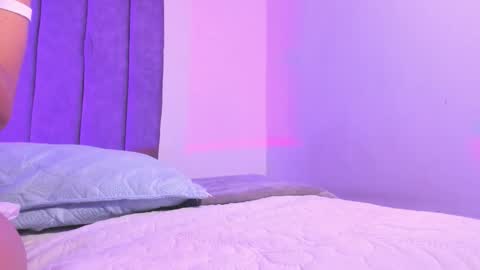 Snapshot of roxanedewalle chatting on 12.04.25 Roxane online show from 12.04.25