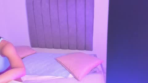 Snapshot of roxanedewalle chatting on 12.05.25 Roxane online show from 12.05.25