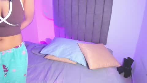 Roxane online show from 12.17.25