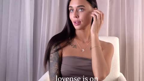 Anna Lokiss online show from 01.07.26