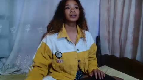 Snapshot of roxanne_98 chatting on 01.29.25 roxanne_98 online show from 01.29.25