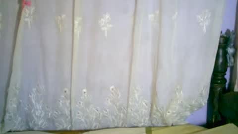 Snapshot of roxanne_98 chatting on 02.15.25 roxanne_98 online show from 02.15.25