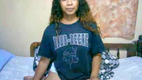 Snapshot of roxanne_98 chatting on 03.07.25 roxanne_98 online show from 03.07.25