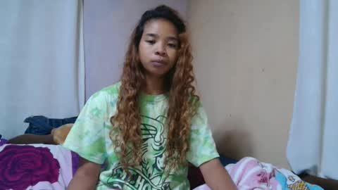 Snapshot of roxanne_98 chatting on 10.10.25 roxanne_98 online show from 10.10.25