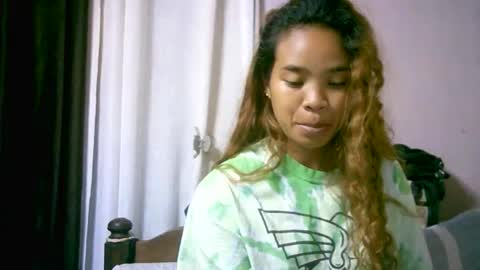 Snapshot of roxanne_98 chatting on 10.27.25 roxanne_98 online show from 10.27.25