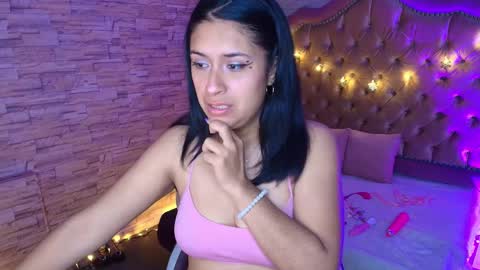 Snapshot of roxanne_han chatting on 09.20.25 roxanne_han online show from 09.20.25