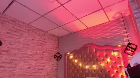 Snapshot of roxanne_han chatting on 10.24.25 roxanne_han online show from 10.24.25