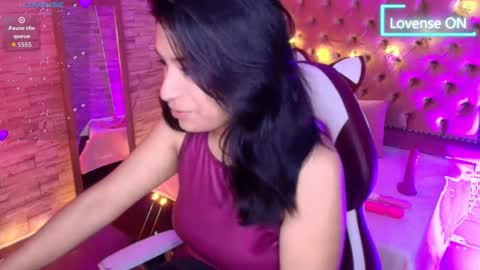 Snapshot of roxanne_han chatting on 11.03.25 roxanne_han online show from 11.03.25