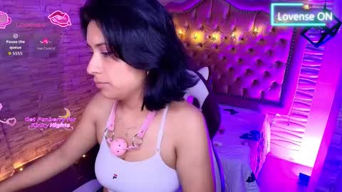 Snapshot of roxanne_han chatting on 11.28.25 roxanne_han online show from 11.28.25