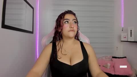 Snapshot of roxanne_morelli chatting on 01.14.26 roxanne online show from 01.14.26