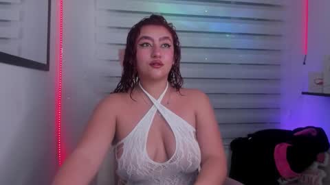 Snapshot of roxanne_morelli chatting on 02.04.26 roxanne online show from 02.04.26