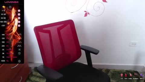 Snapshot of roxanne_summers2 chatting on 09.25.25 Roxanne Summers online show from 09.25.25