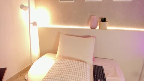 Roxanne Gomez online show from 11.29.25