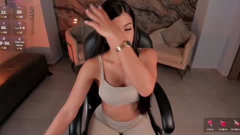 Roxanne Hill  online show from 01.08.25