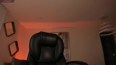 Roxanne Hill  online show from 02.28.26