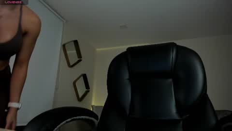 Roxanne Hill  online show from 06.19.26
