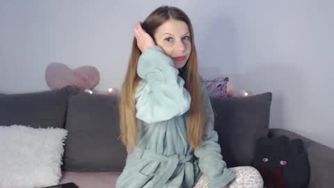 Snapshot of roxanneliss chatting on 11.23.25 roxanneliss online show from 11.23.25