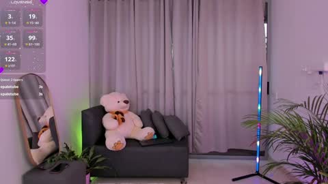 Snapshot of roxie_gates chatting on 12.08.24 R O X I E online show from 12.08.24