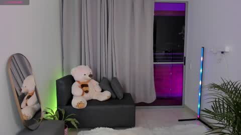 Snapshot of roxie_gates chatting on 01.23.25 R O X I E online show from 01.23.25