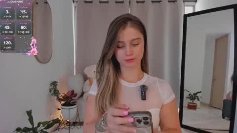 Snapshot of roxie_gates chatting on 09.27.25 R O X I E online show from 09.27.25