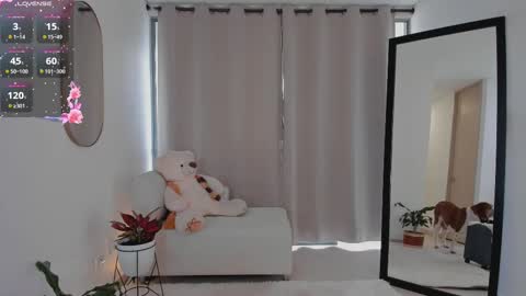 Snapshot of roxie_gates chatting on 09.30.25 R O X I E online show from 09.30.25