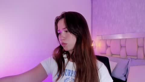 Snapshot of roxie_summers chatting on 12.27.24 Roxie online show from 12.27.24