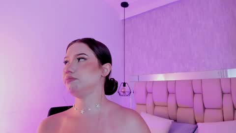 Snapshot of roxie_summers chatting on 01.05.25 Roxie online show from 01.05.25