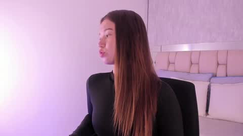 Snapshot of roxie_summers chatting on 01.24.25 Roxie online show from 01.24.25