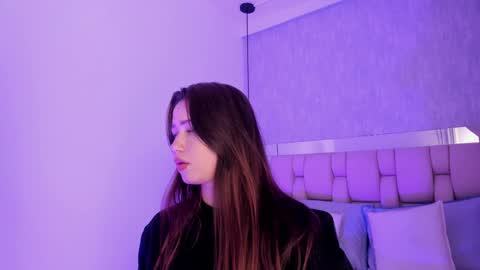 Snapshot of roxie_summers chatting on 02.14.25 Roxie online show from 02.14.25