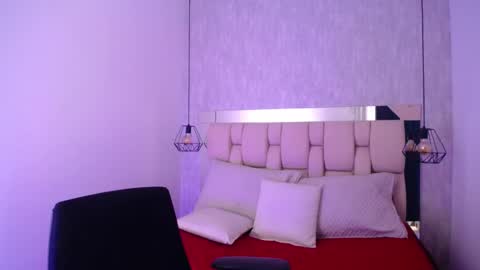 Snapshot of roxie_summers chatting on 02.24.25 Roxie online show from 02.24.25