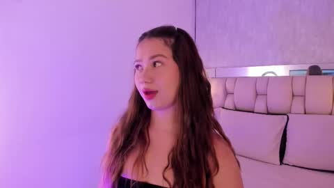 Snapshot of roxie_summers chatting on 12.15.25 Roxie online show from 12.15.25