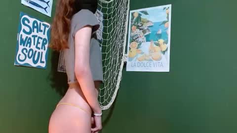 Snapshot of roxiehood chatting on 10.09.25 Roxie online show from 10.09.25