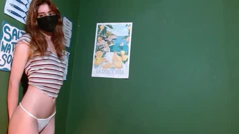 Snapshot of roxiehood chatting on 12.03.25 Roxie online show from 12.03.25