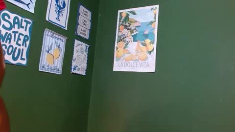 Snapshot of roxiehood chatting on 12.18.25 Roxie online show from 12.18.25